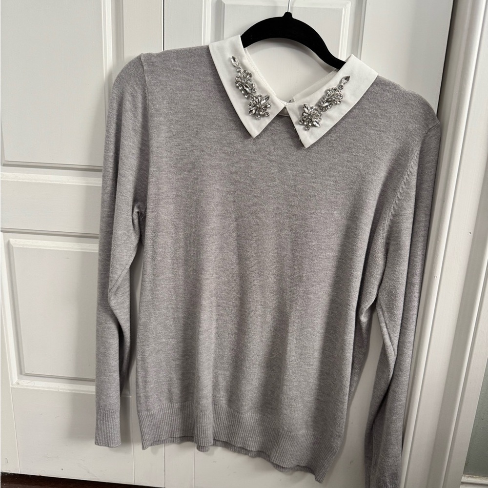 Sioni Light Gray Sweater with Embellished White Collar